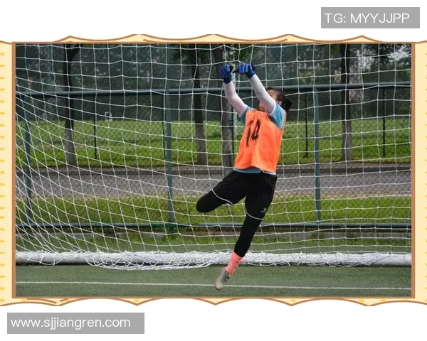 走进足球球星的生活与训练揭秘，感受绿茵场背后的坚持与荣耀