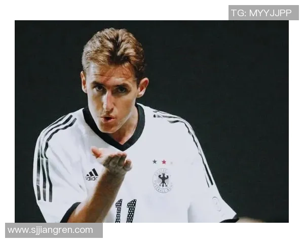 足球衣2号球员的传奇与影响力探究 他们如何成为球场上的标志性人物